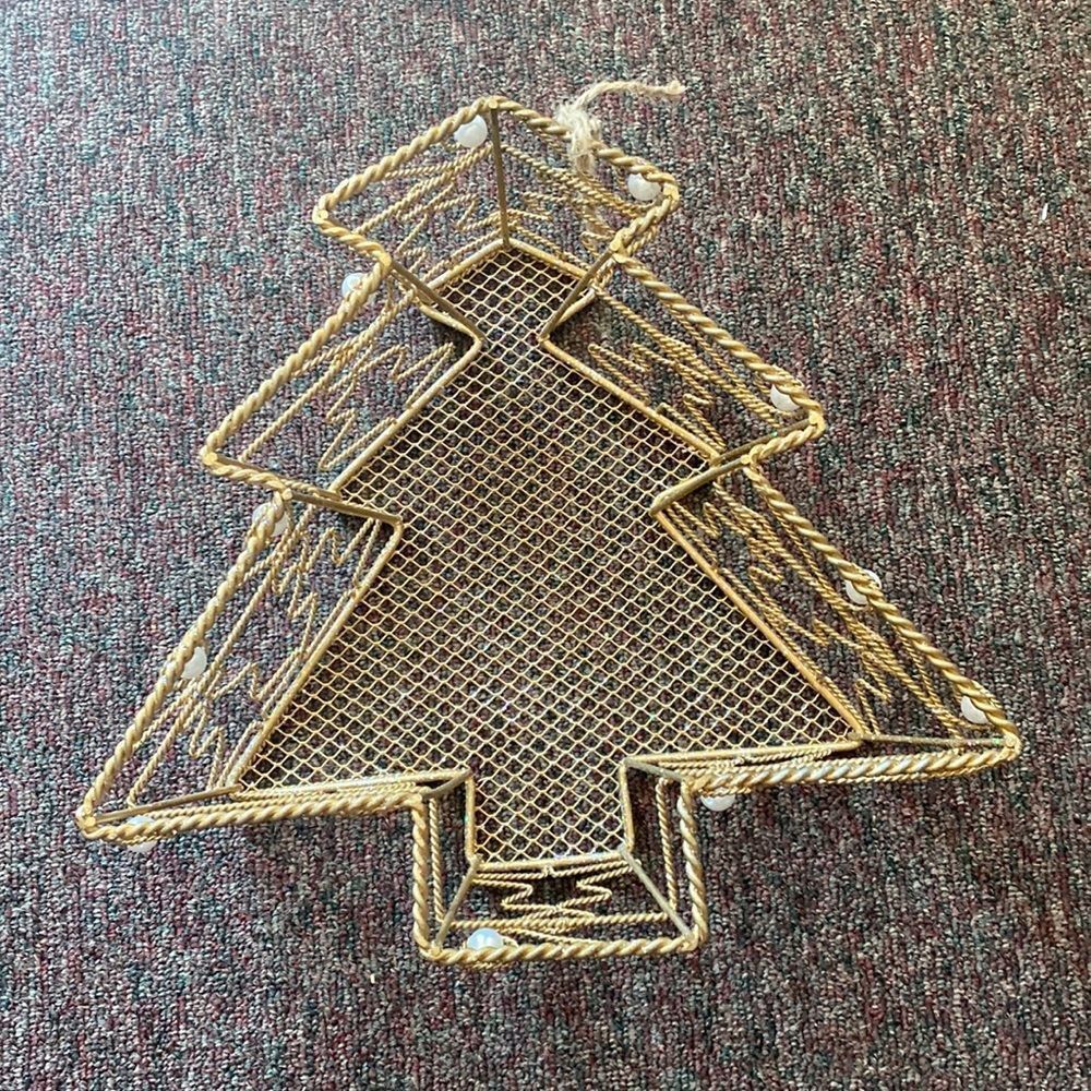 Wire Christmas tree basket like‎